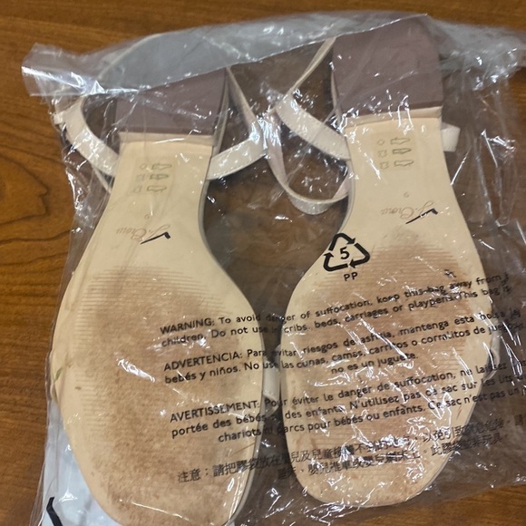 J Crew Hazel ankle-strap sandals in patent leather
Item BP322 - Picture 3 of 3